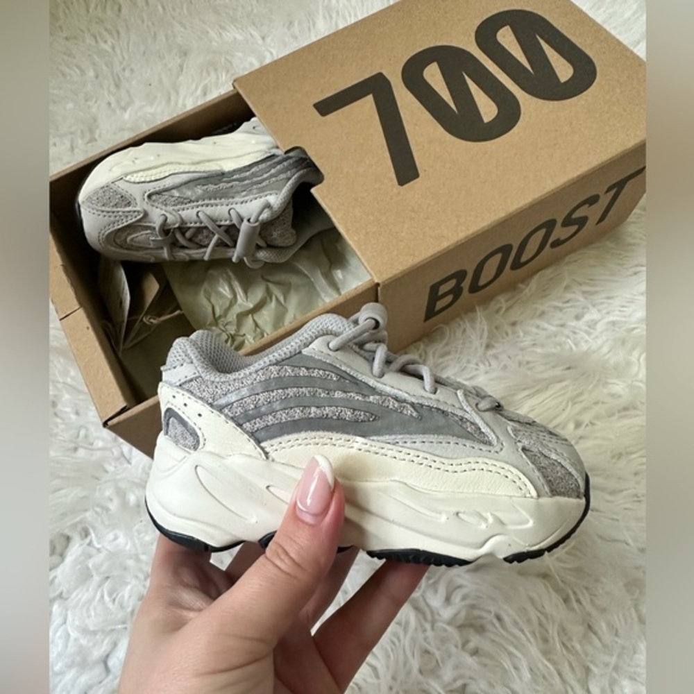 Yeezy boost 700